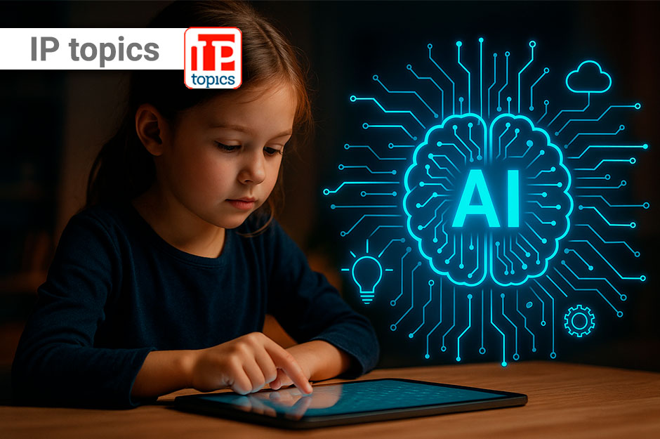 Bambina seduta a un tavolo di legno in un soggiorno caldo e accogliente, concentrata su un tablet mentre grafiche digitali blu rappresentano un cervello e circuiti accanto a lei, simbolo dell’intelligenza artificiale che la accompagna.