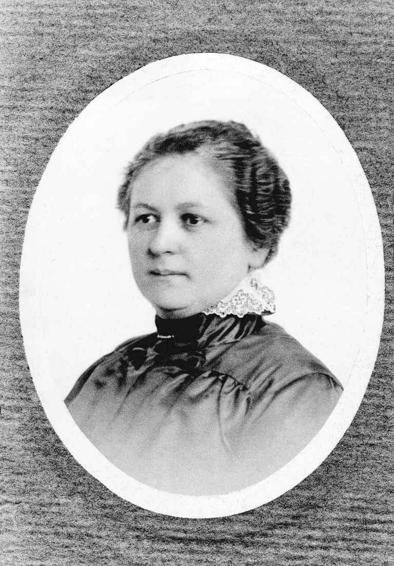 (Amalie Auguste) Melitta Bentz (31 gennaio 1873 – 29 giugno 1950), la donna che ha inventato il filtro per caffè nel 1908.
